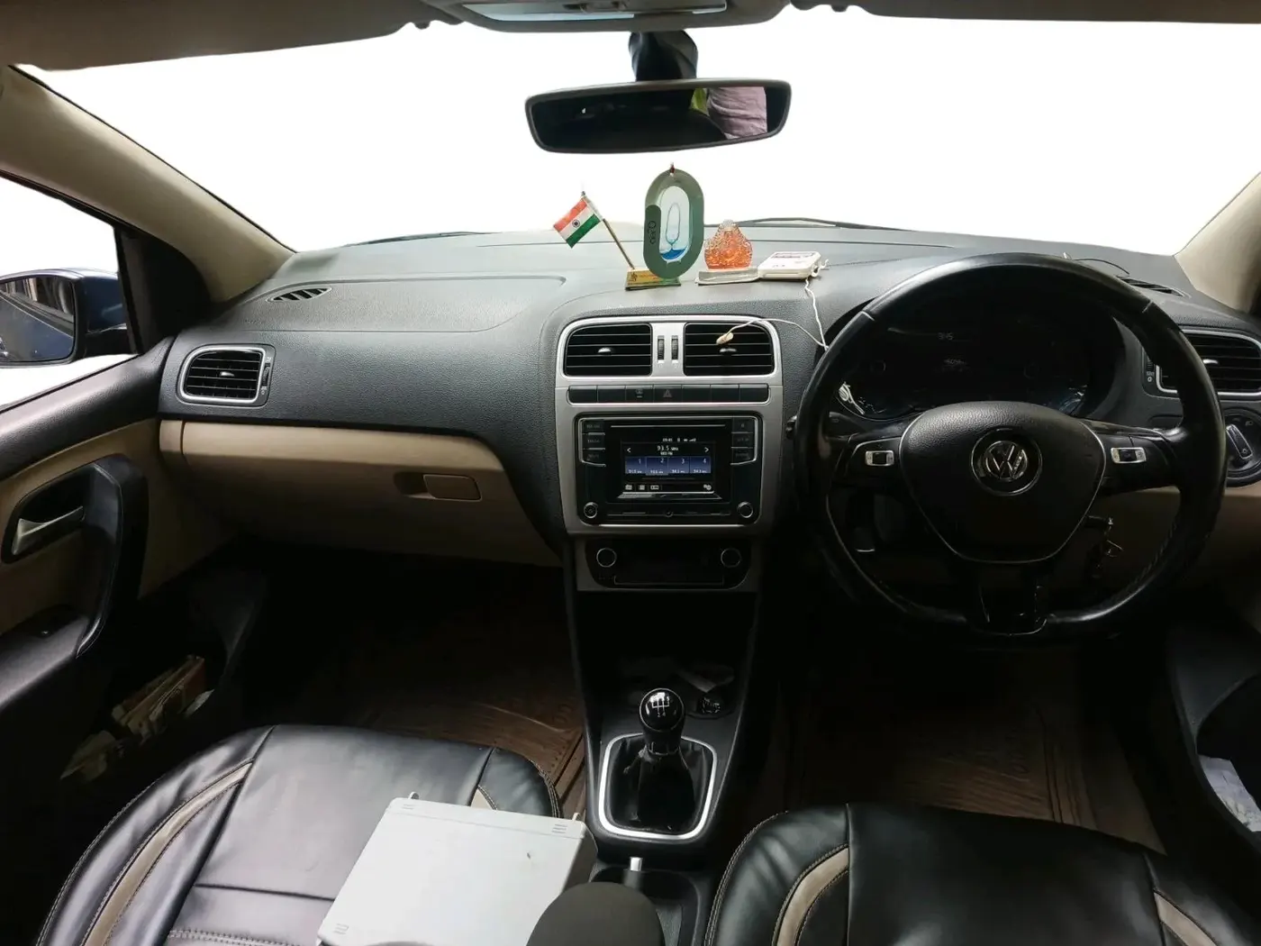 2016 Volkswagen Ameo HIGHLINE1.2L, Petrol, Manual, 46,056 km, interior