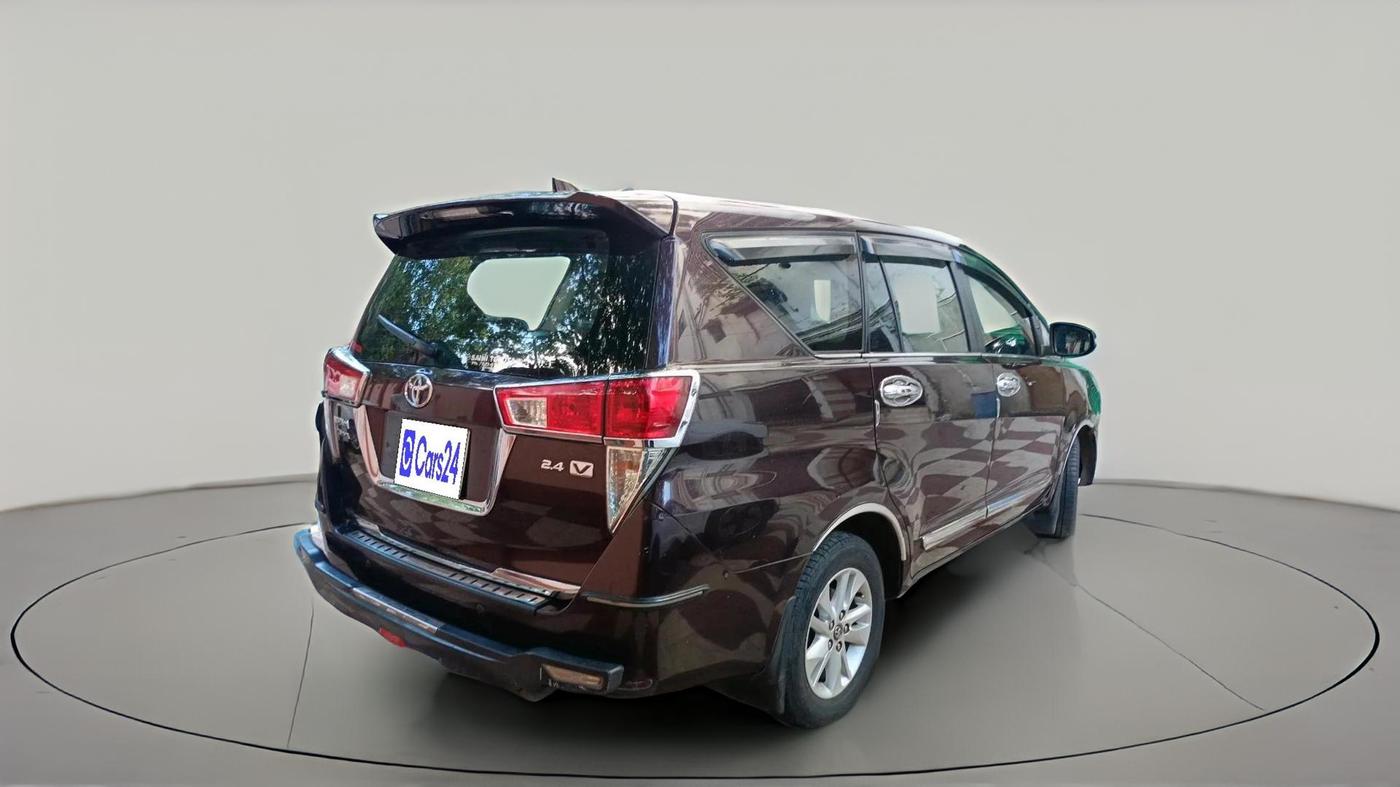 2018 Toyota Innova Crysta 2.4 VX 8 STR, Diesel, Manual, 1,56,230 km, exterior