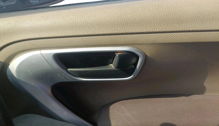 2016 Mahindra TUV300 T8, Diesel, Manual, 50,778 km, interior