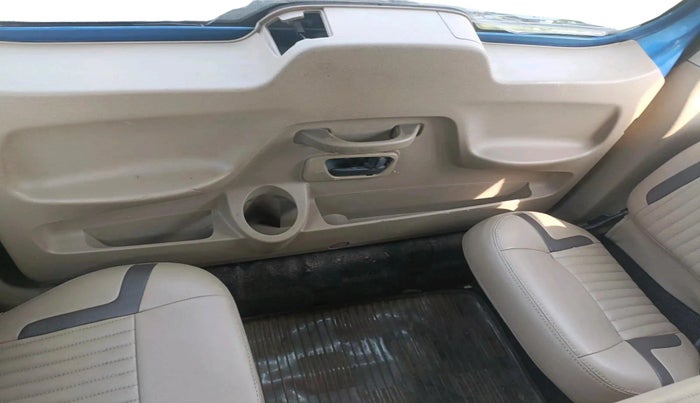 2016 Mahindra TUV300 T8, Diesel, Manual, 50,778 km, interior