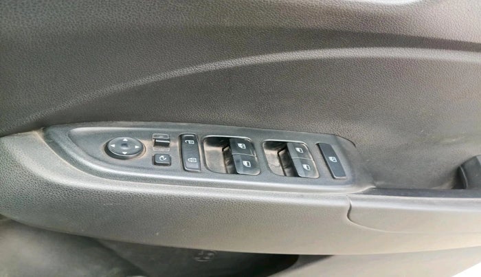 2019 Hyundai VENUE SX 1.0 TURBO, Petrol, Manual, 1,10,417 km, interior