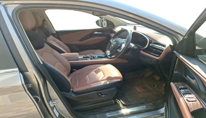 2023 MG HECTOR PLUS SHARP PRO 1.5 PETROL TURBO CVT 7 STR, Petrol, Automatic, 12,500 km, interior