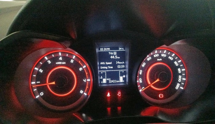 2022 Mahindra XUV300 W8 1.2 PETROL, Petrol, Manual, 32,421 km, interior