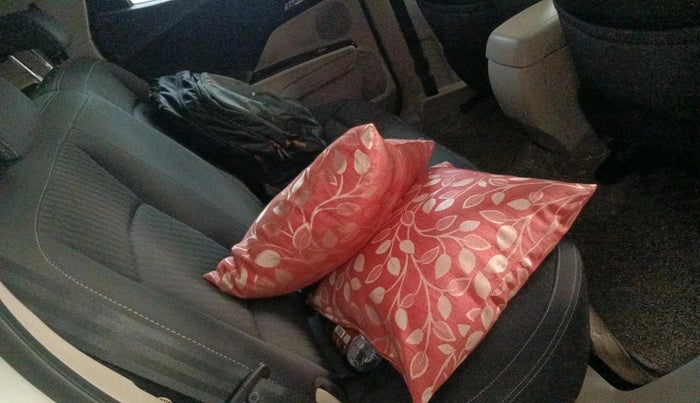 2022 Mahindra XUV300 W8 1.2 PETROL, Petrol, Manual, 32,421 km, interior