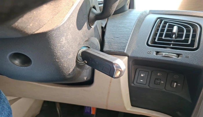 2015 Mahindra XUV500 W8, Diesel, Manual, 1,28,468 km, interior