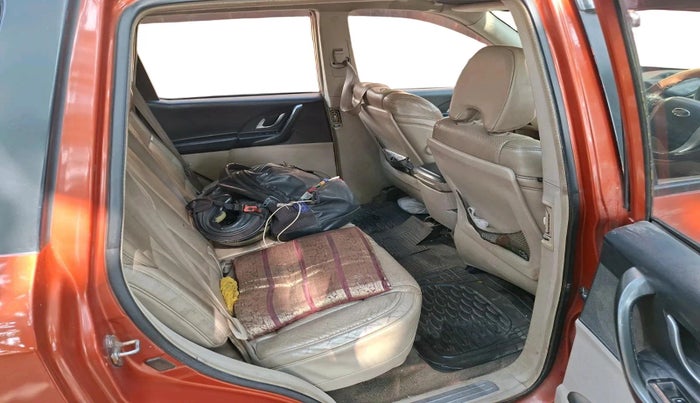 2015 Mahindra XUV500 W8, Diesel, Manual, 1,28,468 km, interior