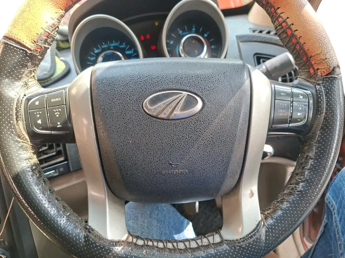2015 Mahindra XUV500 W8, Diesel, Manual, 1,28,468 km, interior