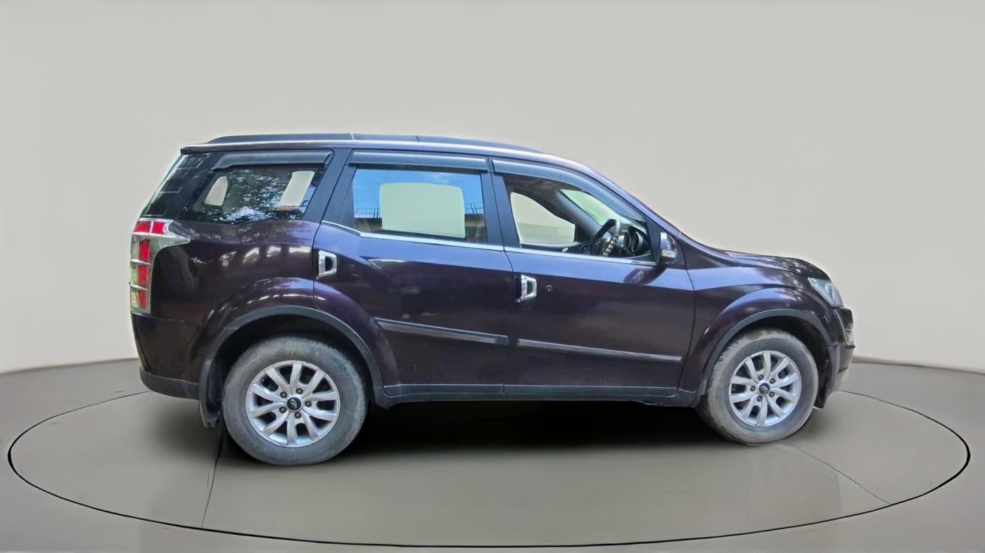 2017 Mahindra XUV500 W9, Diesel, Manual, 49,589 km, exterior