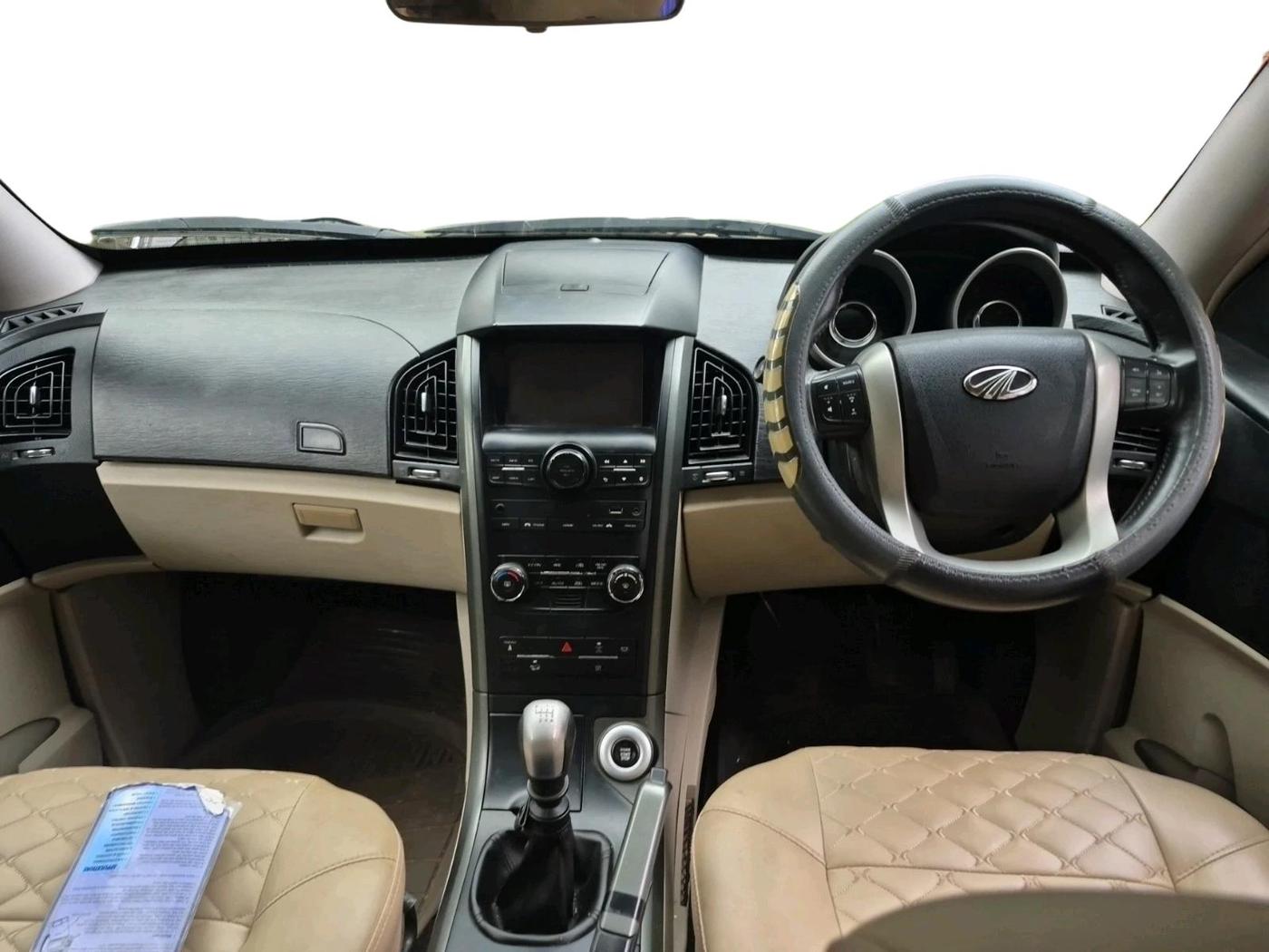 2017 Mahindra XUV500 W9, Diesel, Manual, 49,589 km, interior