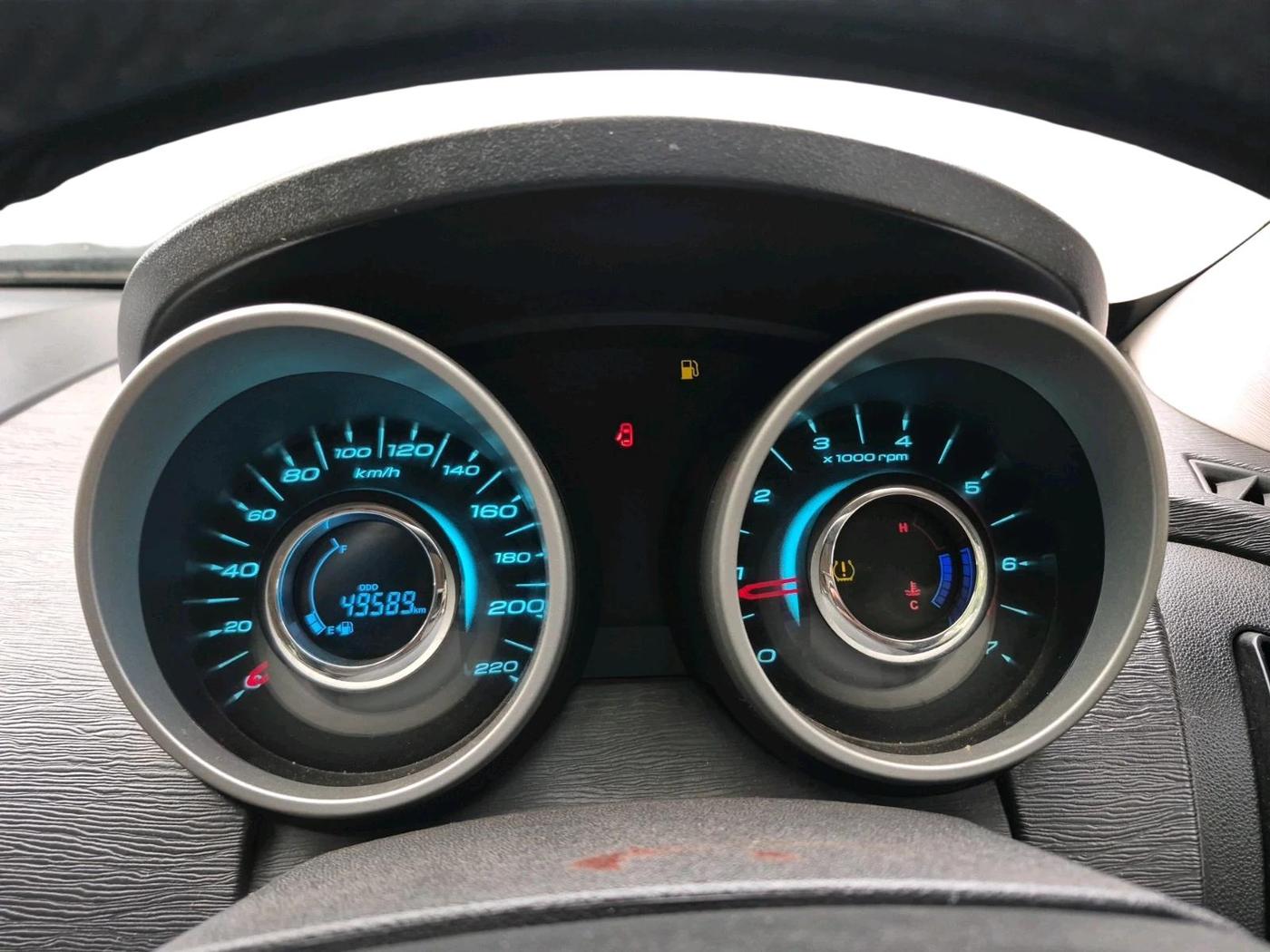2017 Mahindra XUV500 W9, Diesel, Manual, 49,589 km, interior