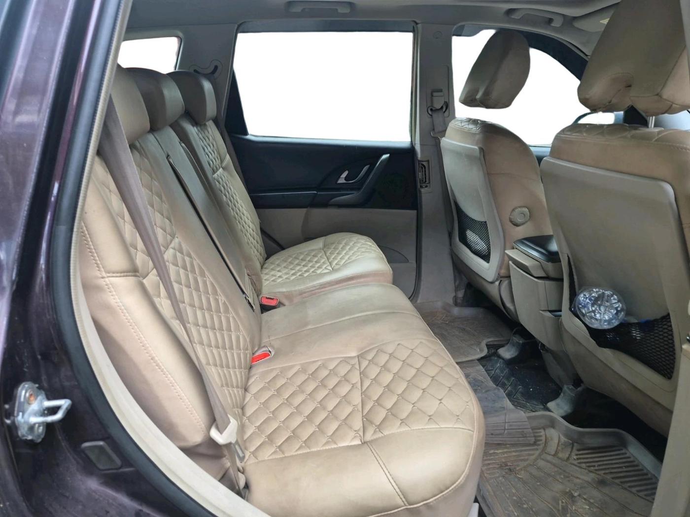 2017 Mahindra XUV500 W9, Diesel, Manual, 49,589 km, interior