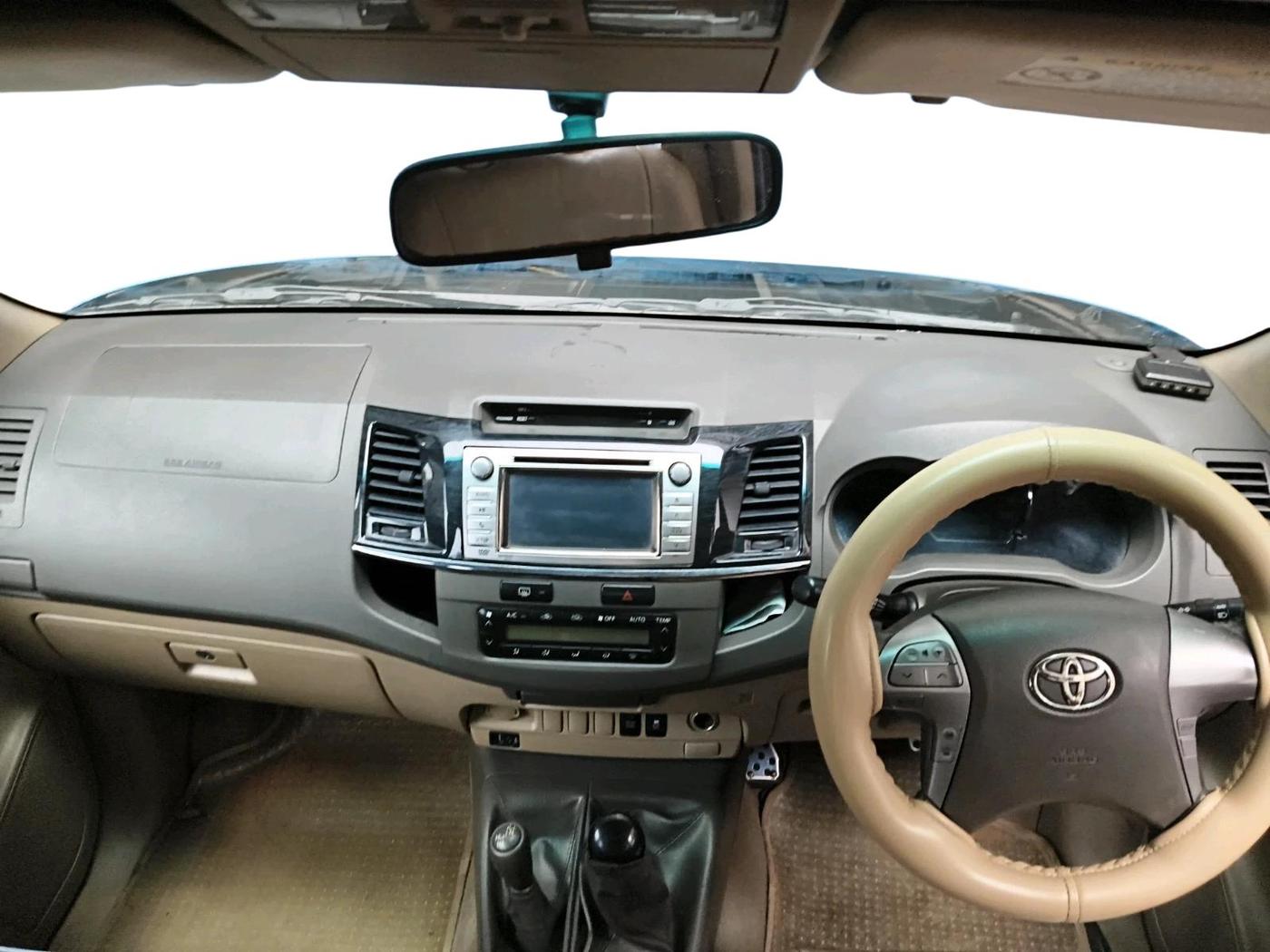 2013 Toyota Fortuner 3.0 4X4 MT, Diesel, Manual, 1,16,470 km, interior