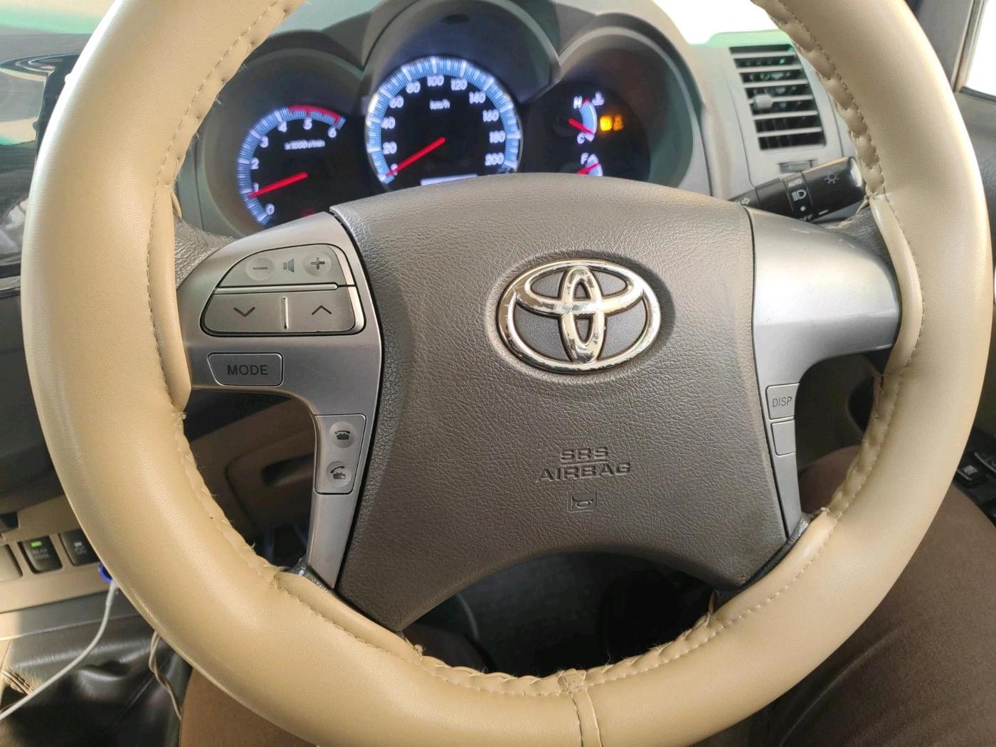 2013 Toyota Fortuner 3.0 4X4 MT, Diesel, Manual, 1,16,470 km, interior