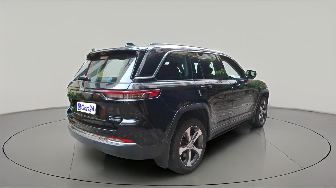 2023 Jeep GRAND CHEROKEE LIMITED (O) 4X4 AT, Petrol, Automatic, 14,642 km, exterior