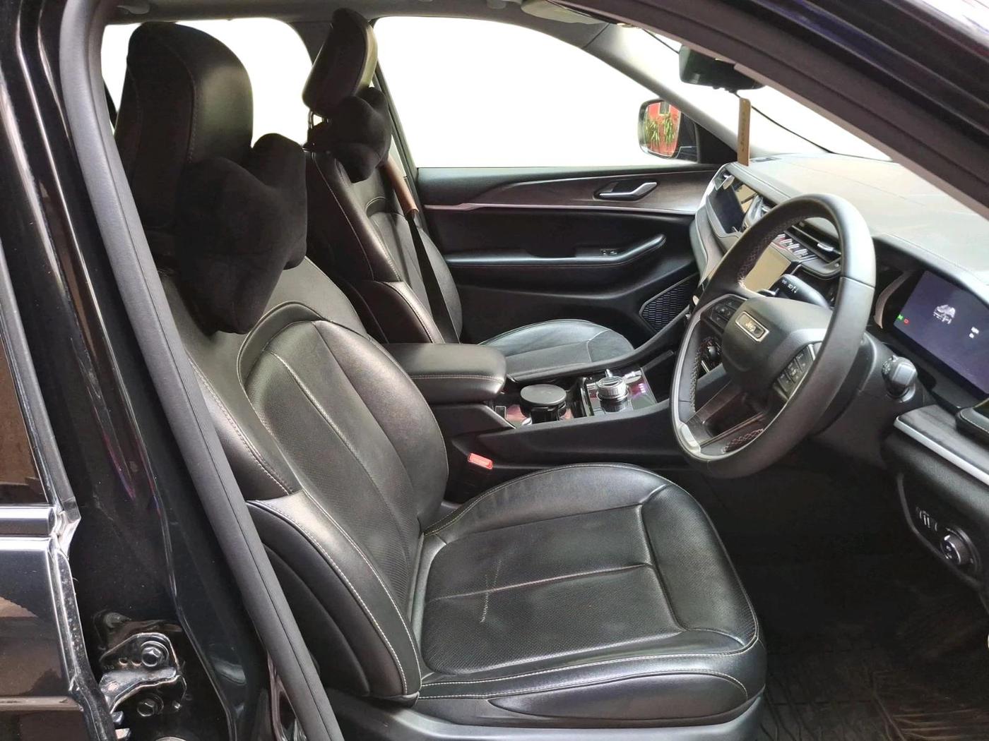 2023 Jeep GRAND CHEROKEE LIMITED (O) 4X4 AT, Petrol, Automatic, 14,642 km, interior