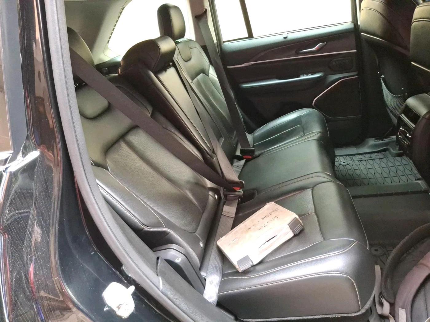2023 Jeep GRAND CHEROKEE LIMITED (O) 4X4 AT, Petrol, Automatic, 14,642 km, interior