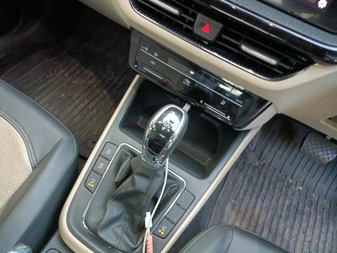 2024 Skoda SLAVIA STYLE 1.0L TSI AT, Petrol, Automatic, 16,638 km, interior
