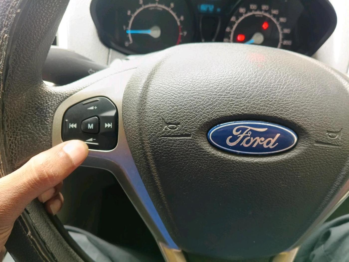 2013 Ford Ecosport AMBIENTE 1.5L DIESEL, Diesel, Manual, 1,18,272 km, interior