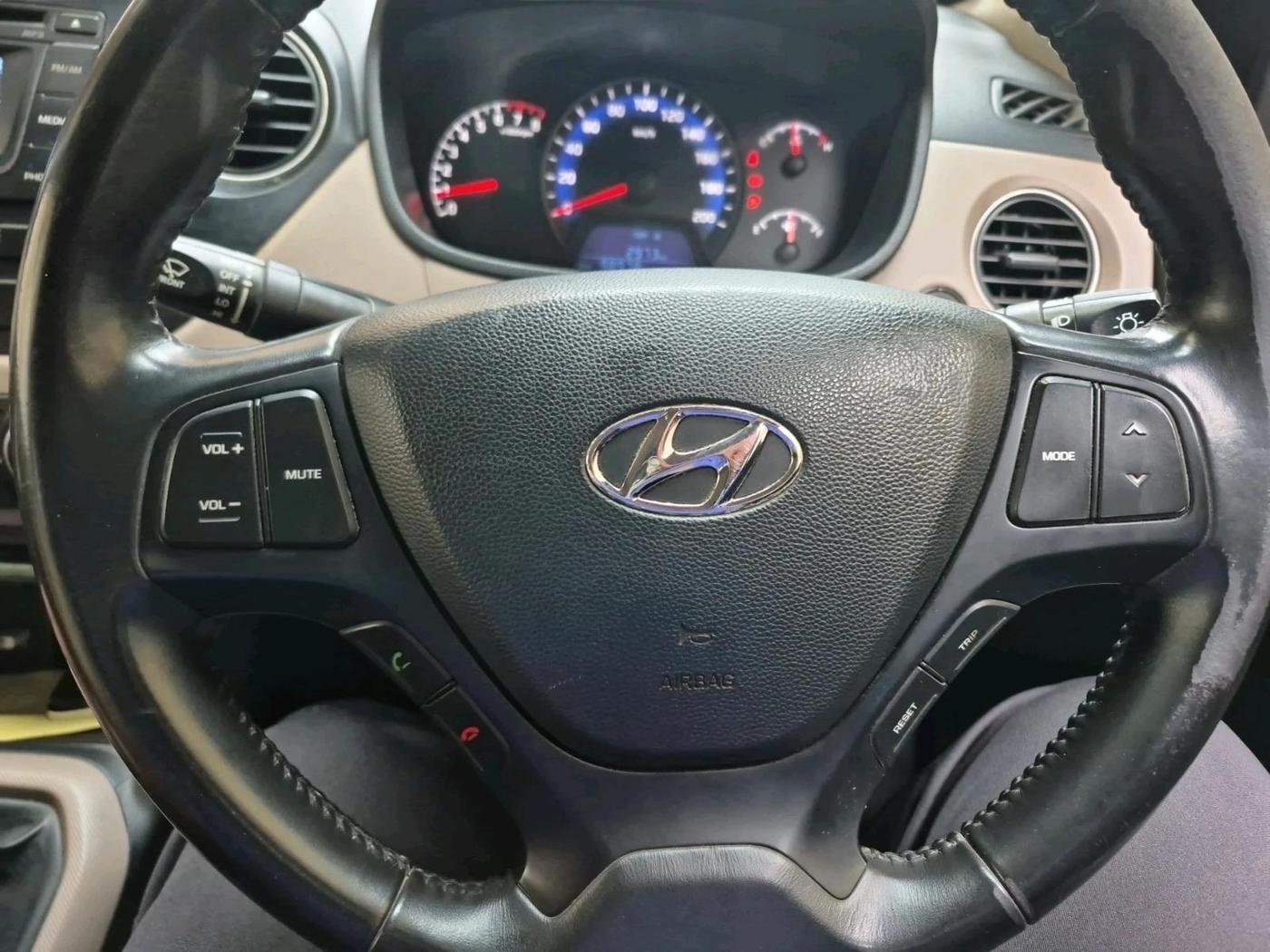 2015 Hyundai Xcent SX 1.2 (O), Petrol, Manual, 98,978 km, interior