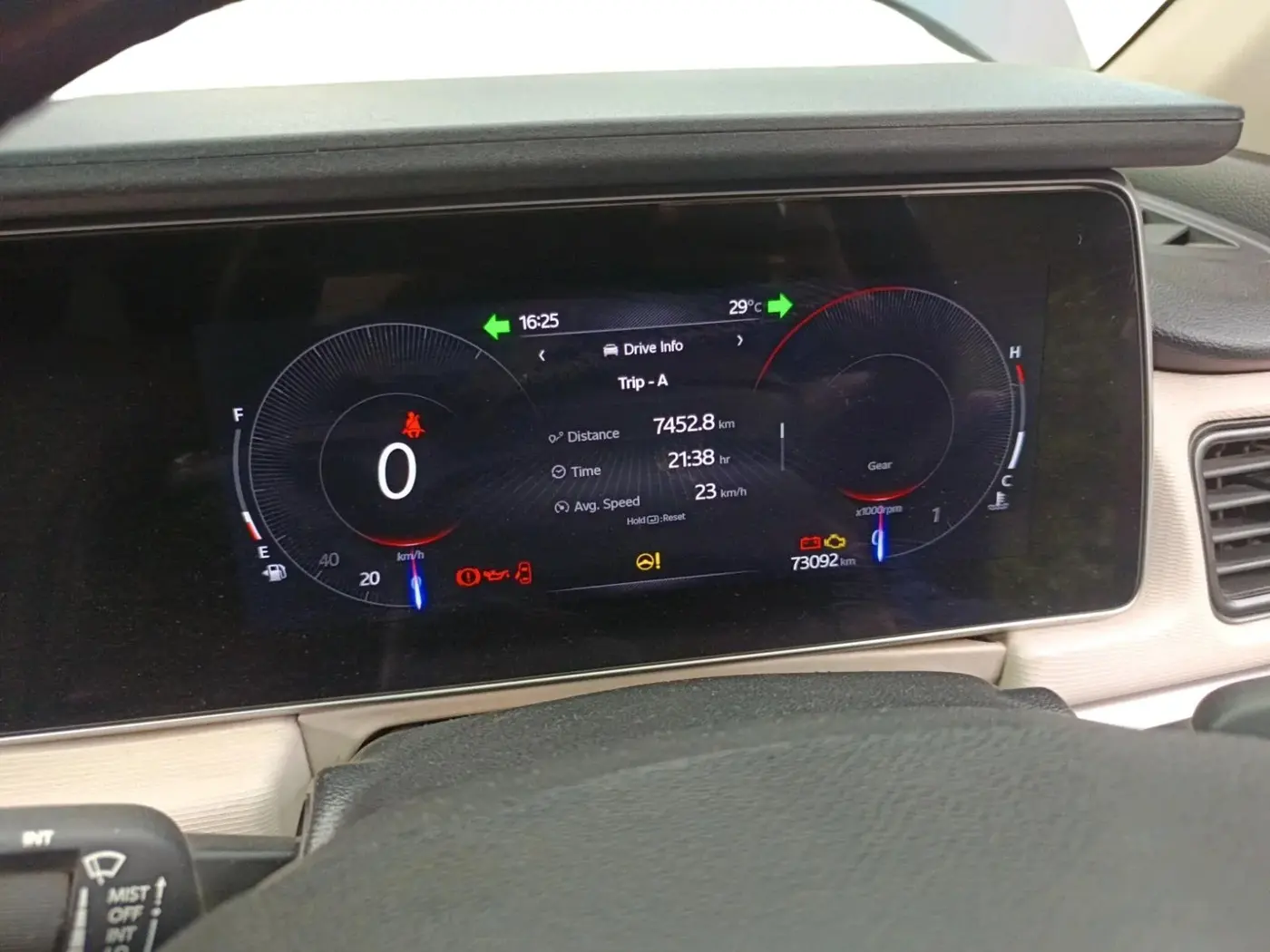 2022 Mahindra XUV700 AX 5 D MT 7 STR, Diesel, Manual, 73,092 km, interior