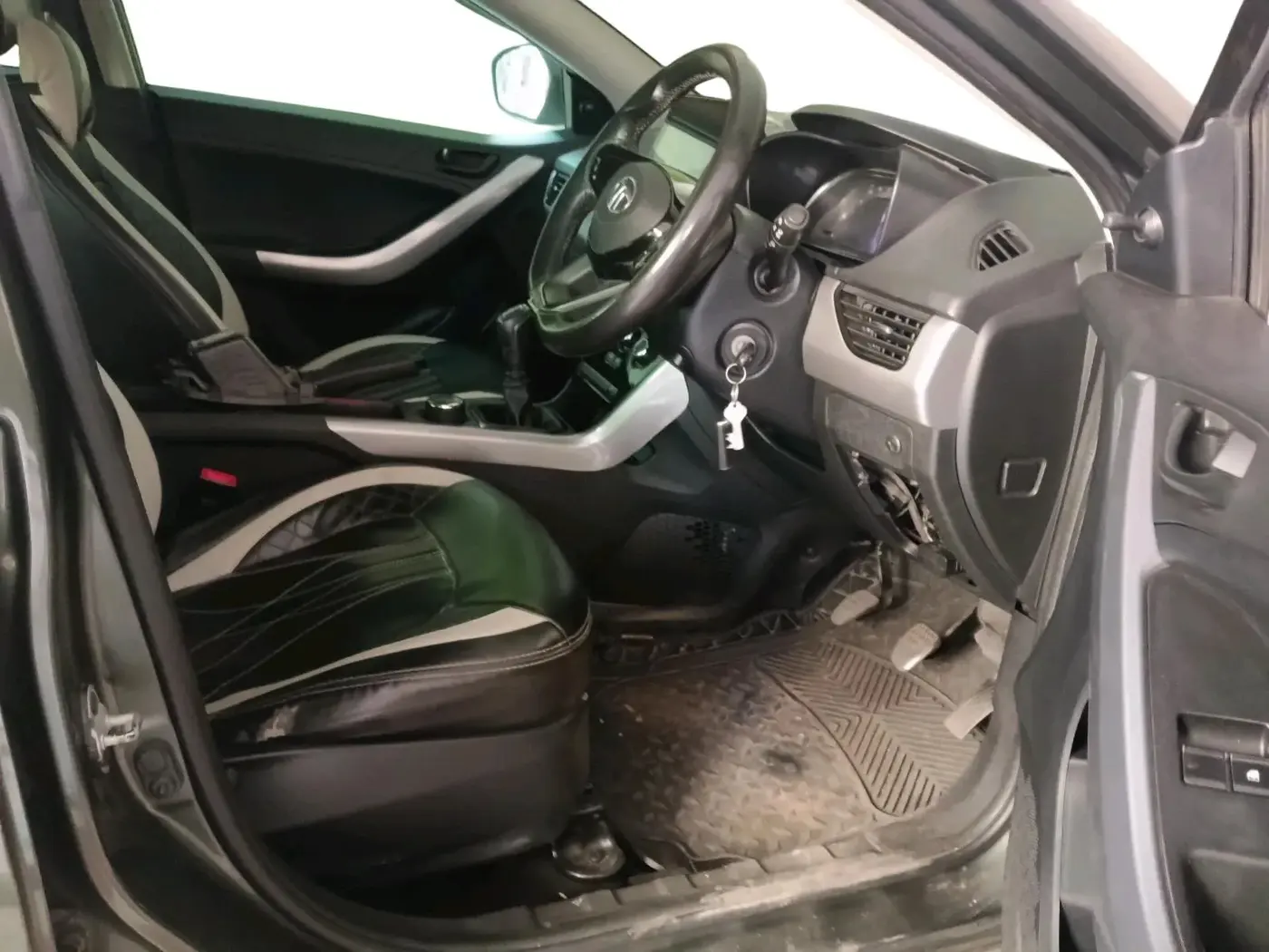 2022 Tata NEXON XE PETROL, Petrol, Manual, 72,405 km, interior