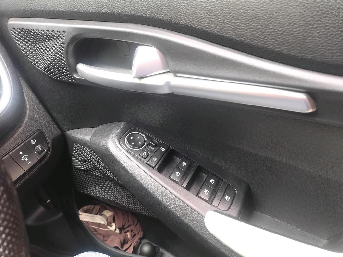 2022 KIA SELTOS HTK PLUS 1.5, Petrol, Manual, 22,086 km, interior