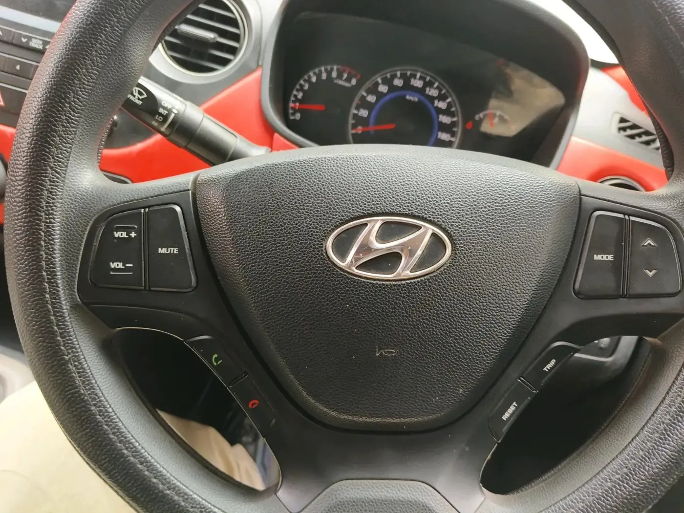 2016 Hyundai Grand i10 SPORTZ 1.2 KAPPA VTVT, Petrol, Manual, 34,000 km, interior