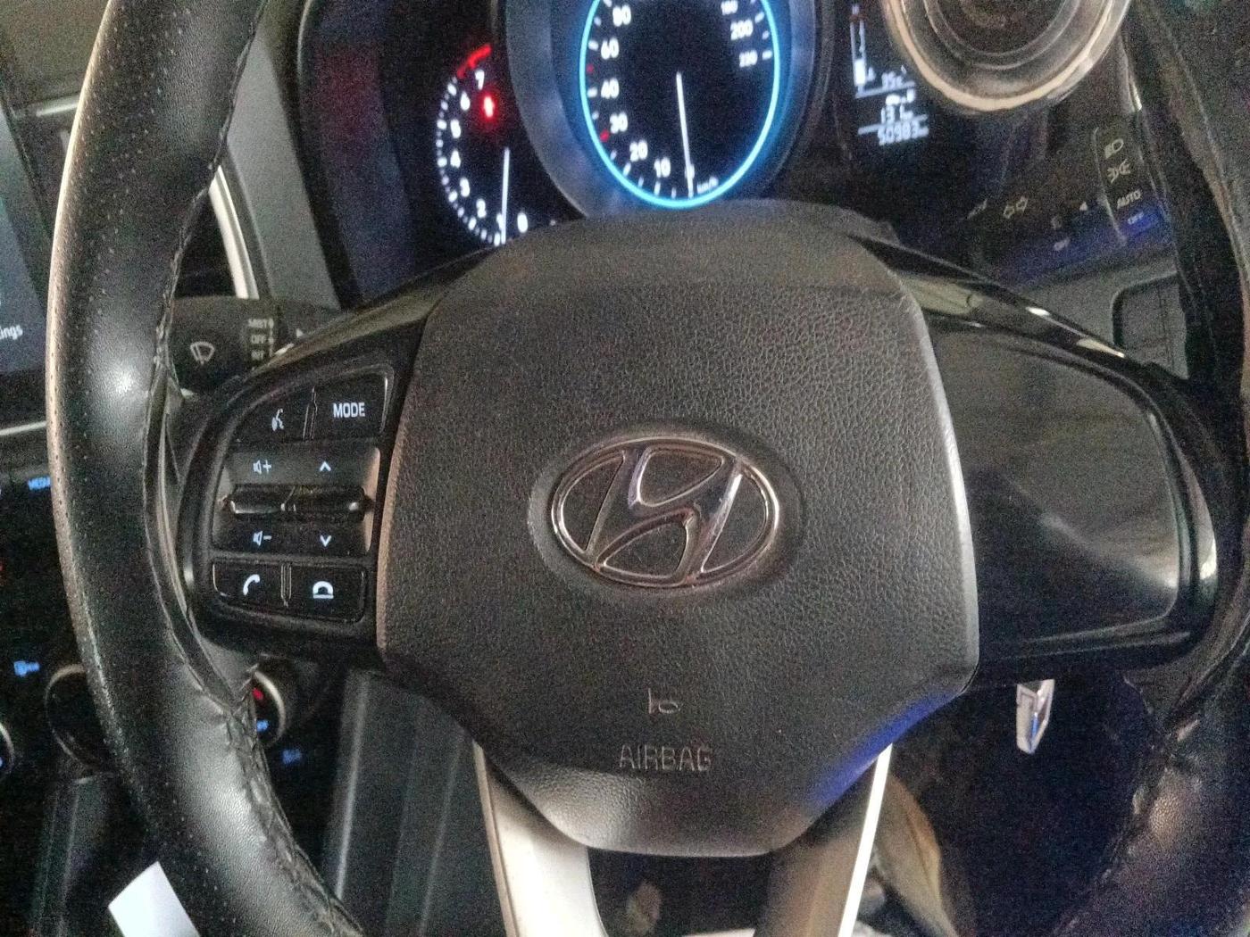 2021 Hyundai VENUE S+ 1.2, Petrol, Manual, 50,983 km, interior