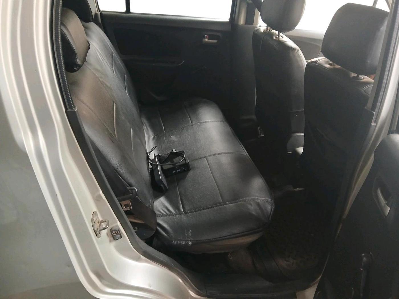 2011 Maruti Wagon R 1.0 LXI, Petrol, Manual, 75,965 km, interior