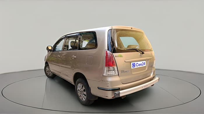2011 Toyota Innova 2.5 G4 8 STR, Diesel, Manual, 51,074 km, exterior