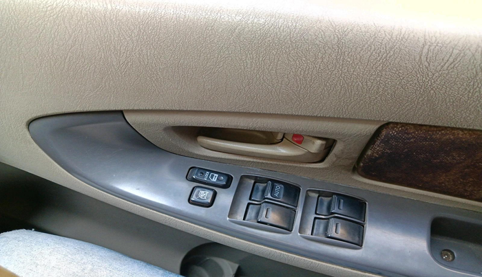 2011 Toyota Innova 2.5 G4 8 STR, Diesel, Manual, 51,074 km, interior