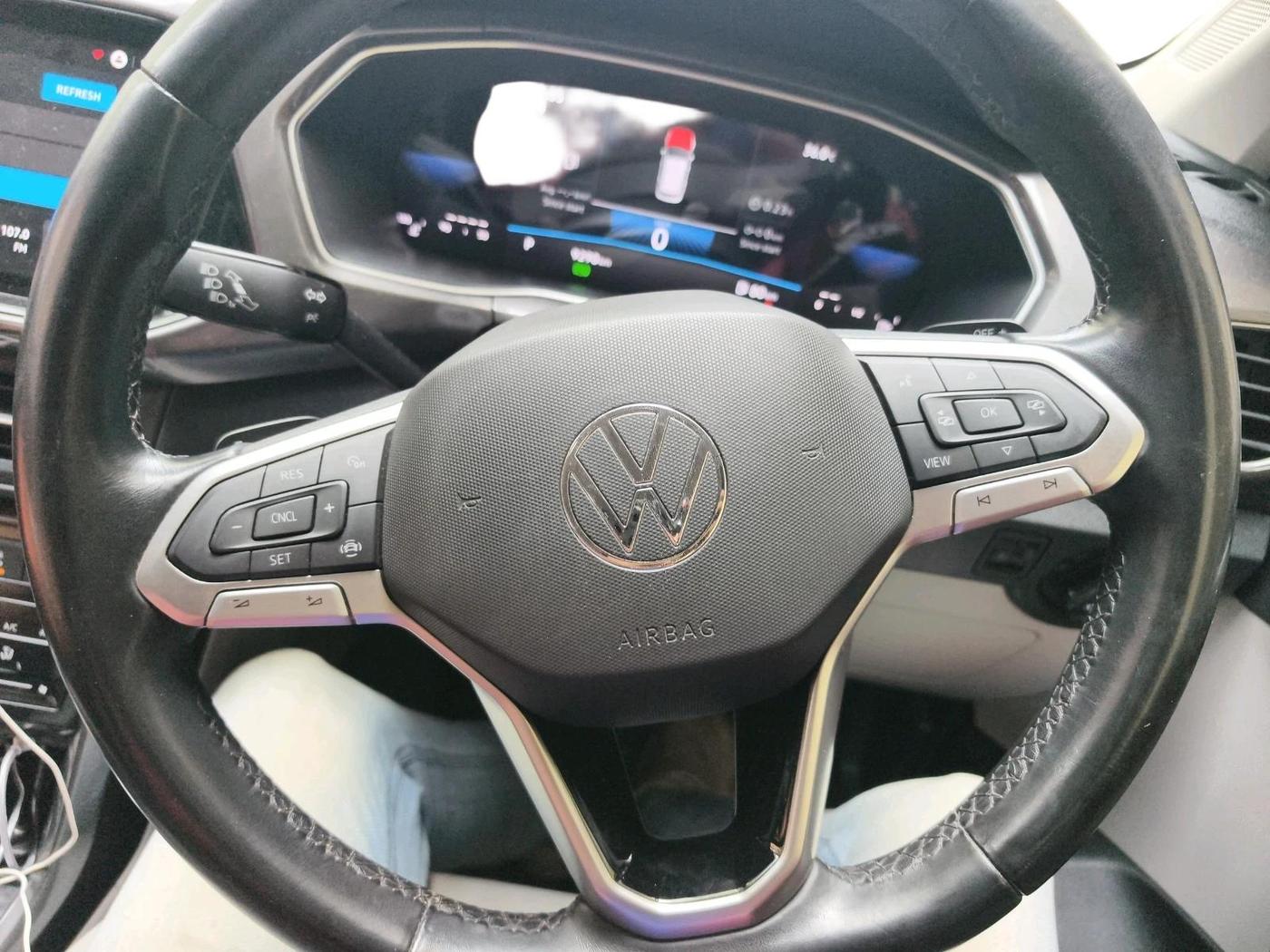 2023 Volkswagen TAIGUN TOPLINE 1.0 TSI AT, Petrol, Automatic, 9,290 km, interior