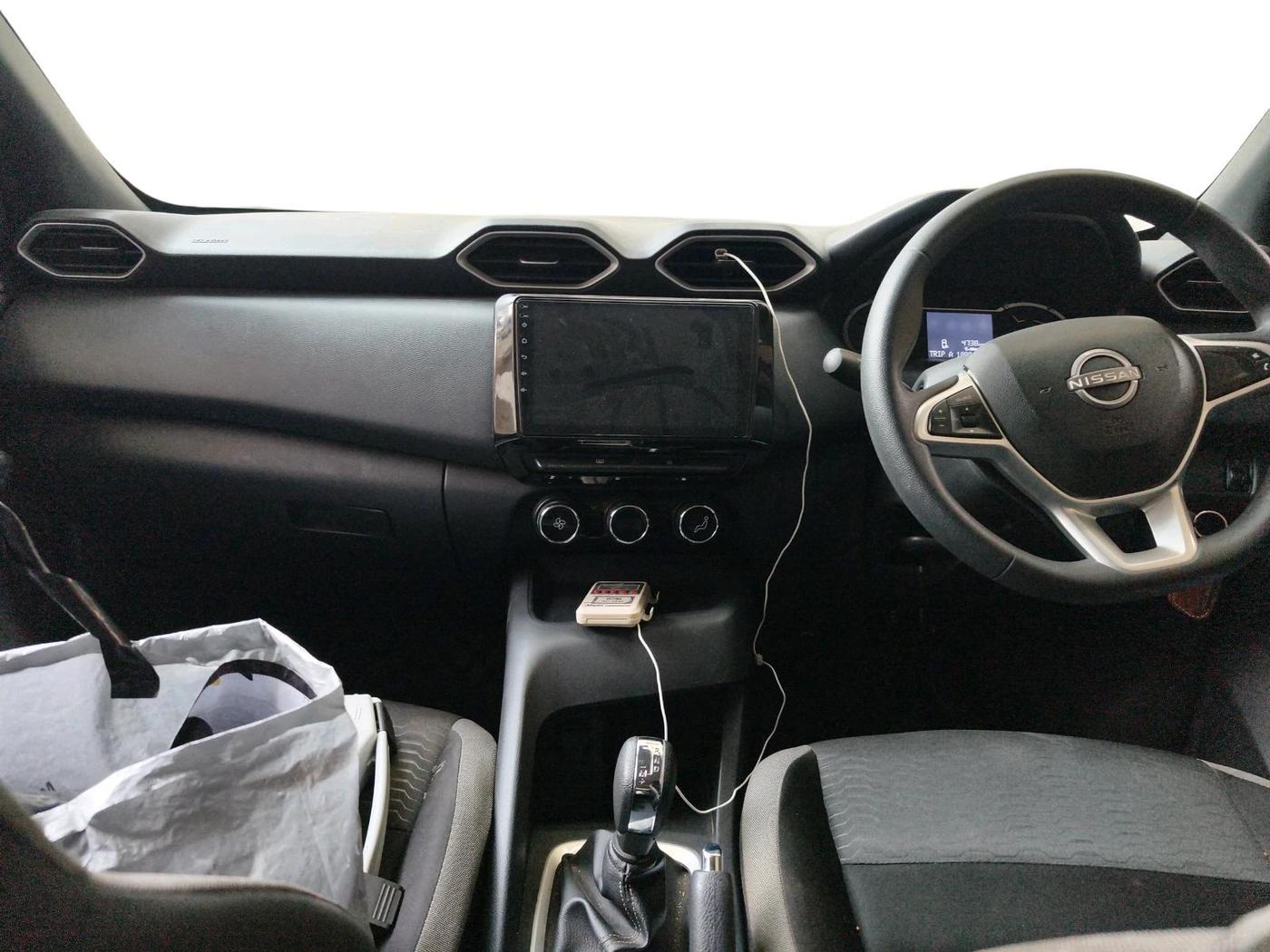 2025 Nissan MAGNITE Acenta B4D 1.0 Petrol AMT, Petrol, Automatic, 5,100 km, interior