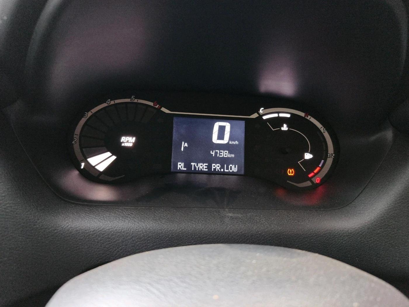 2025 Nissan MAGNITE Acenta B4D 1.0 Petrol AMT, Petrol, Automatic, 5,100 km, interior