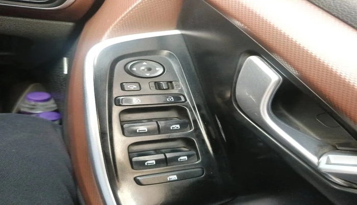 2022 Hyundai ALCAZAR PLATINUM(O) 7STR 2.0 AT, Petrol, Automatic, 44,029 km, interior