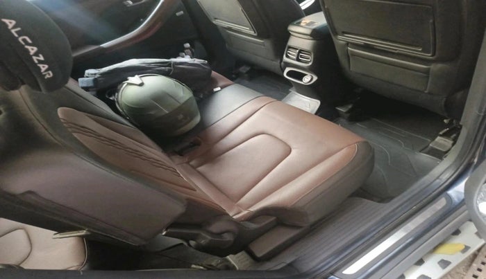 2022 Hyundai ALCAZAR PLATINUM(O) 7STR 2.0 AT, Petrol, Automatic, 44,029 km, interior