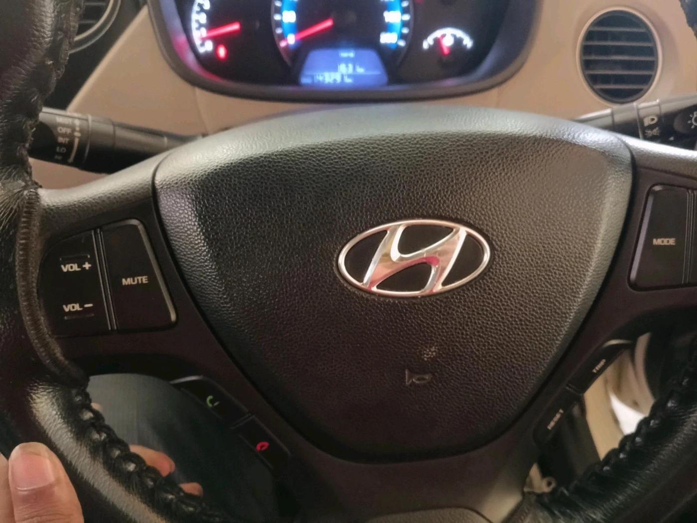 2015 Hyundai Xcent S 1.2, Petrol, Manual, 1,43,291 km, interior