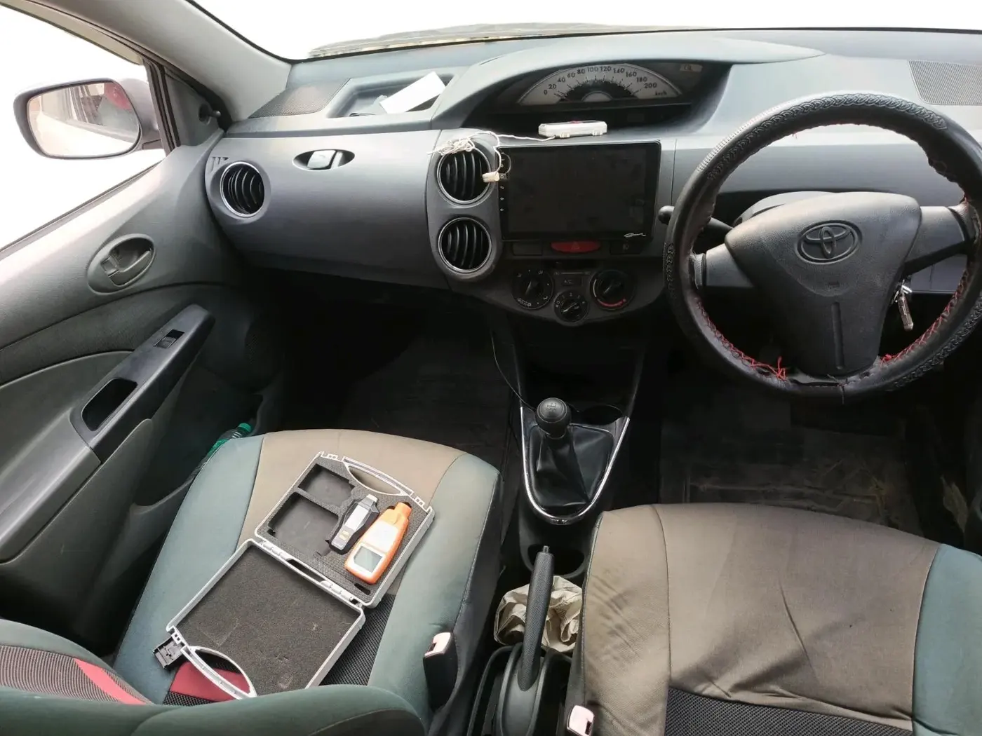 2012 Toyota Etios Liva G, Petrol, Manual, 83,220 km, interior
