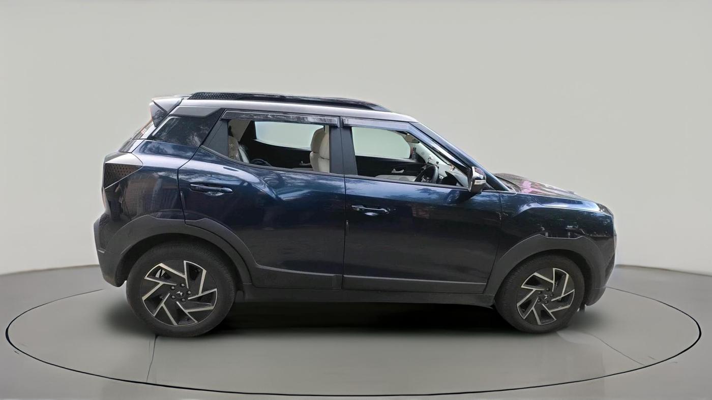 2024 Mahindra XUV 3XO AX7L 1.2 Petrol AT, Petrol, Automatic, 8,475 km, exterior