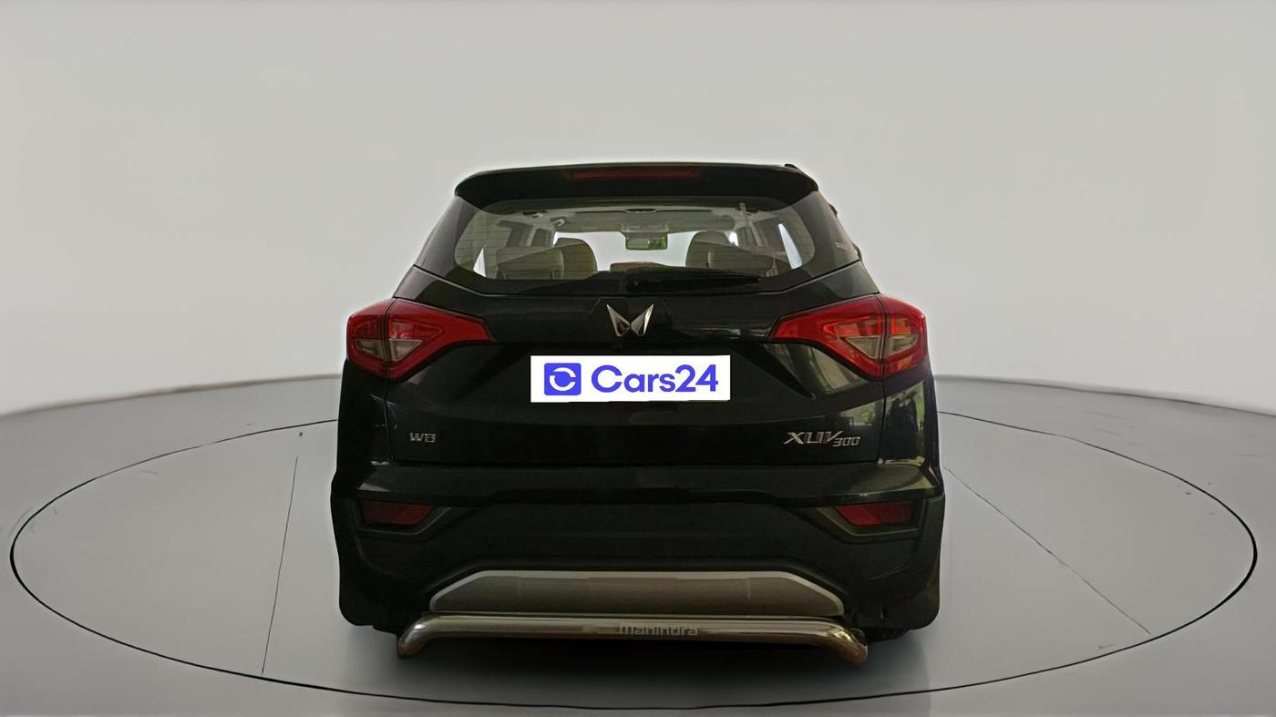 2022 Mahindra XUV300 W8 (O) 1.2 PETROL, Petrol, Manual, 11,737 km, exterior