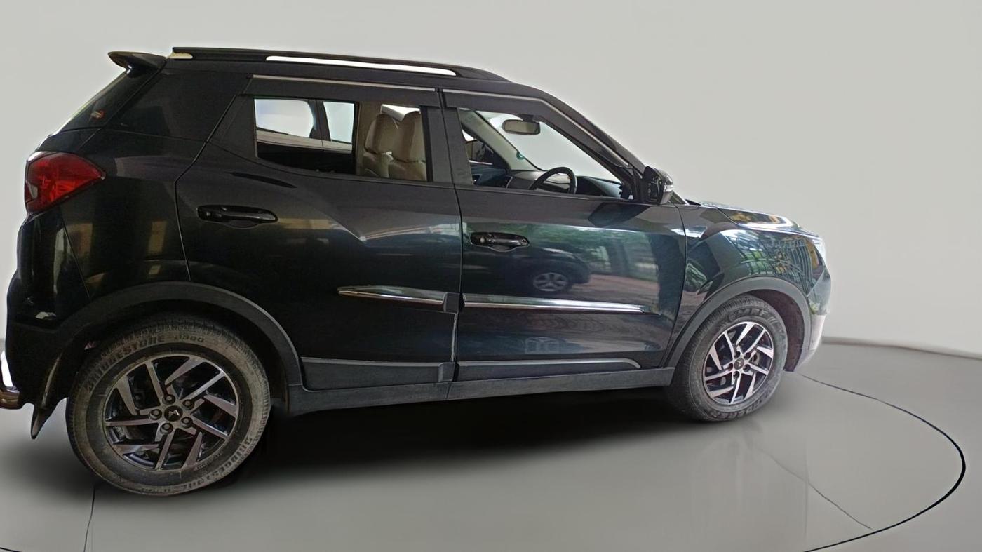 2022 Mahindra XUV300 W8 (O) 1.2 PETROL, Petrol, Manual, 11,737 km, exterior