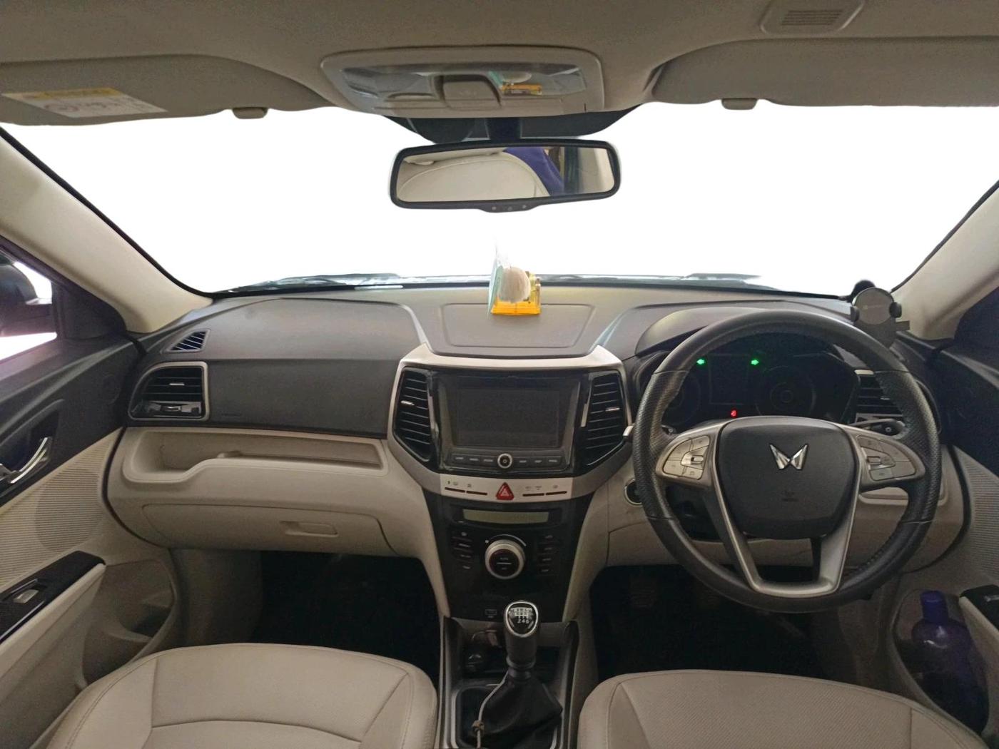 2022 Mahindra XUV300 W8 (O) 1.2 PETROL, Petrol, Manual, 11,737 km, interior