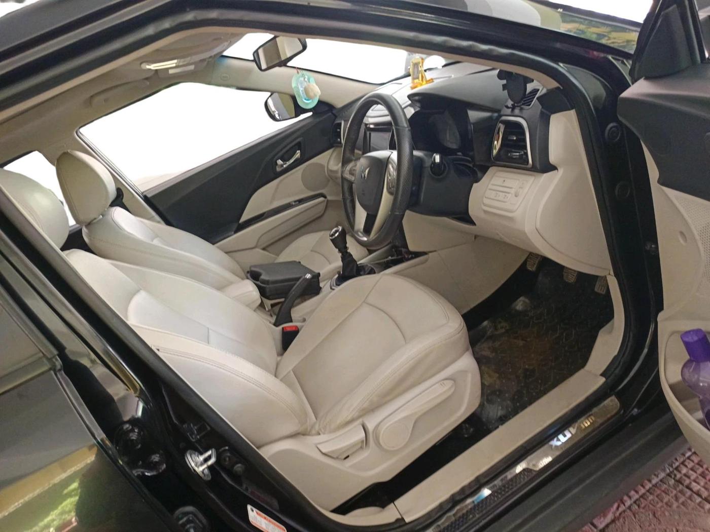 2022 Mahindra XUV300 W8 (O) 1.2 PETROL, Petrol, Manual, 11,737 km, interior