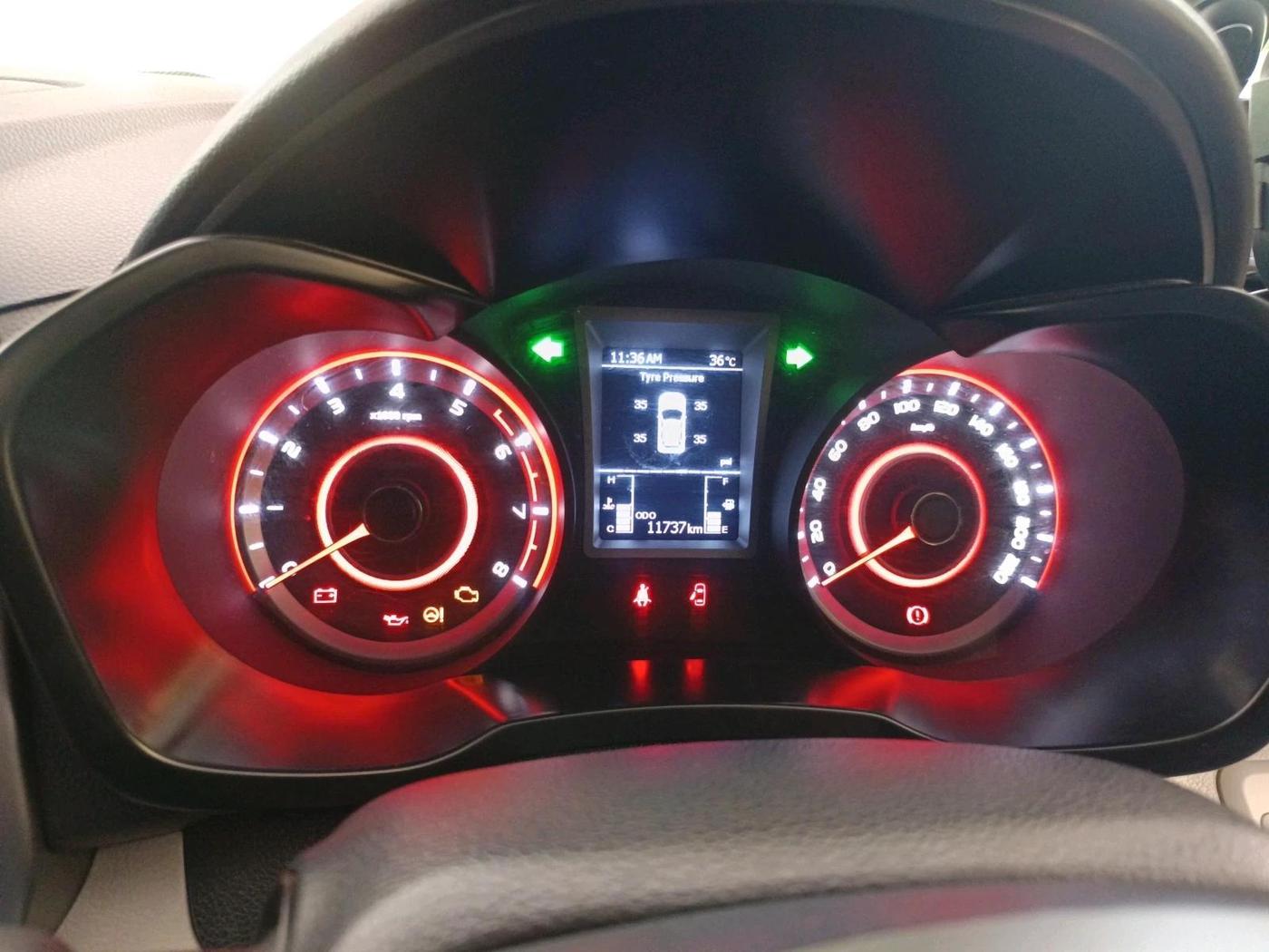 2022 Mahindra XUV300 W8 (O) 1.2 PETROL, Petrol, Manual, 11,737 km, interior
