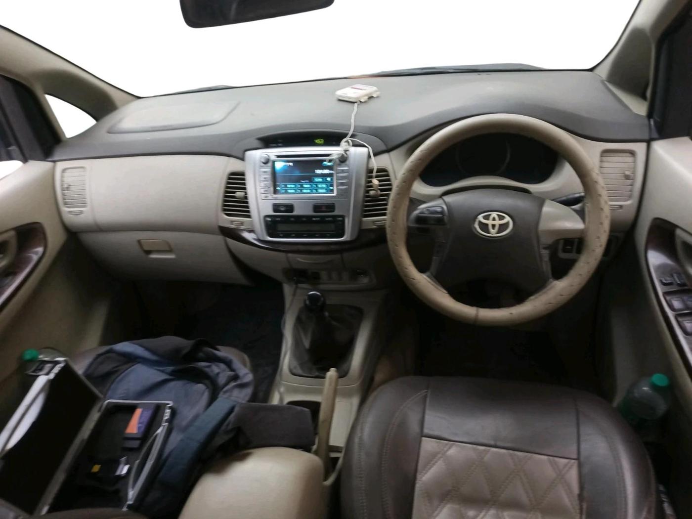 2013 Toyota Innova 2.5 VX 7 STR, Diesel, Manual, 9,88,155 km, interior