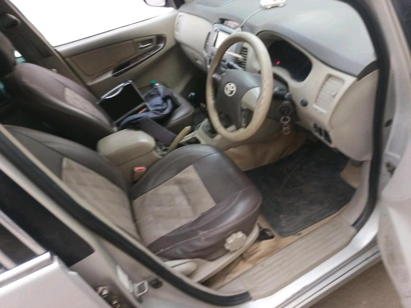 2013 Toyota Innova 2.5 VX 7 STR, Diesel, Manual, 9,88,155 km, interior