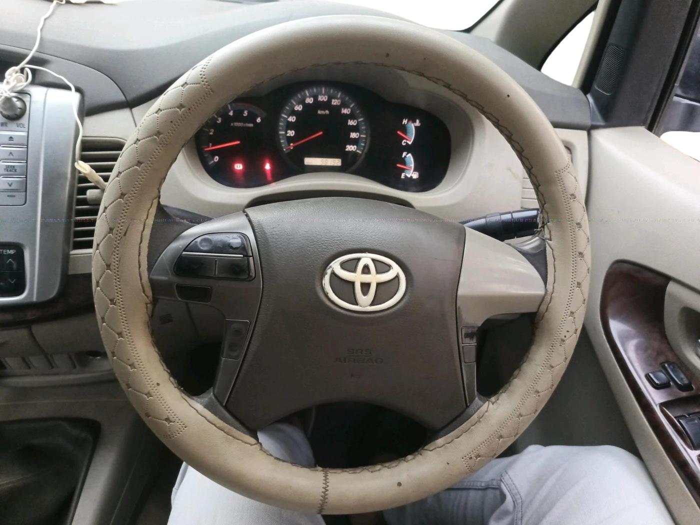 2013 Toyota Innova 2.5 VX 7 STR, Diesel, Manual, 9,88,155 km, interior