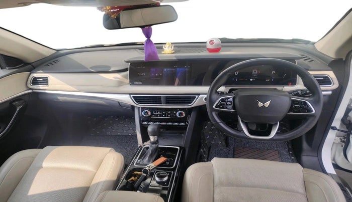 2023 Mahindra XUV700 AX 7 LUXURY D AWD AT 7 STR, Diesel, Automatic, 9,724 km, interior