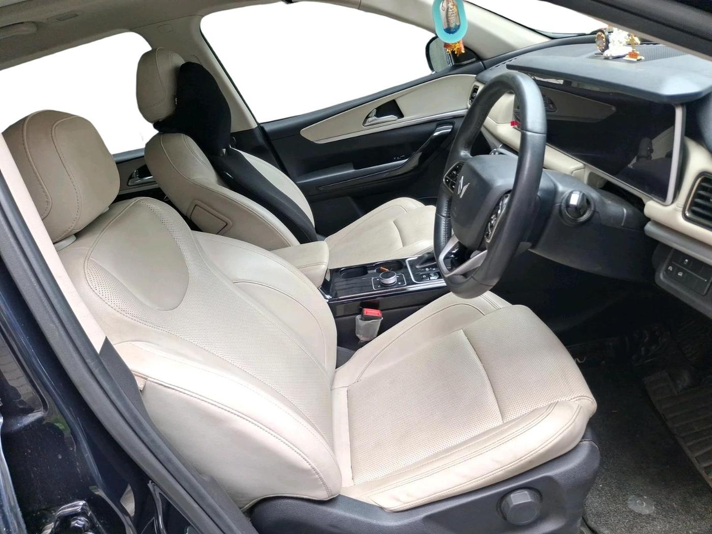 2024 Mahindra XUV700 AX 7 LUXURY D AT 7 STR, Diesel, Automatic, 46,148 km, interior