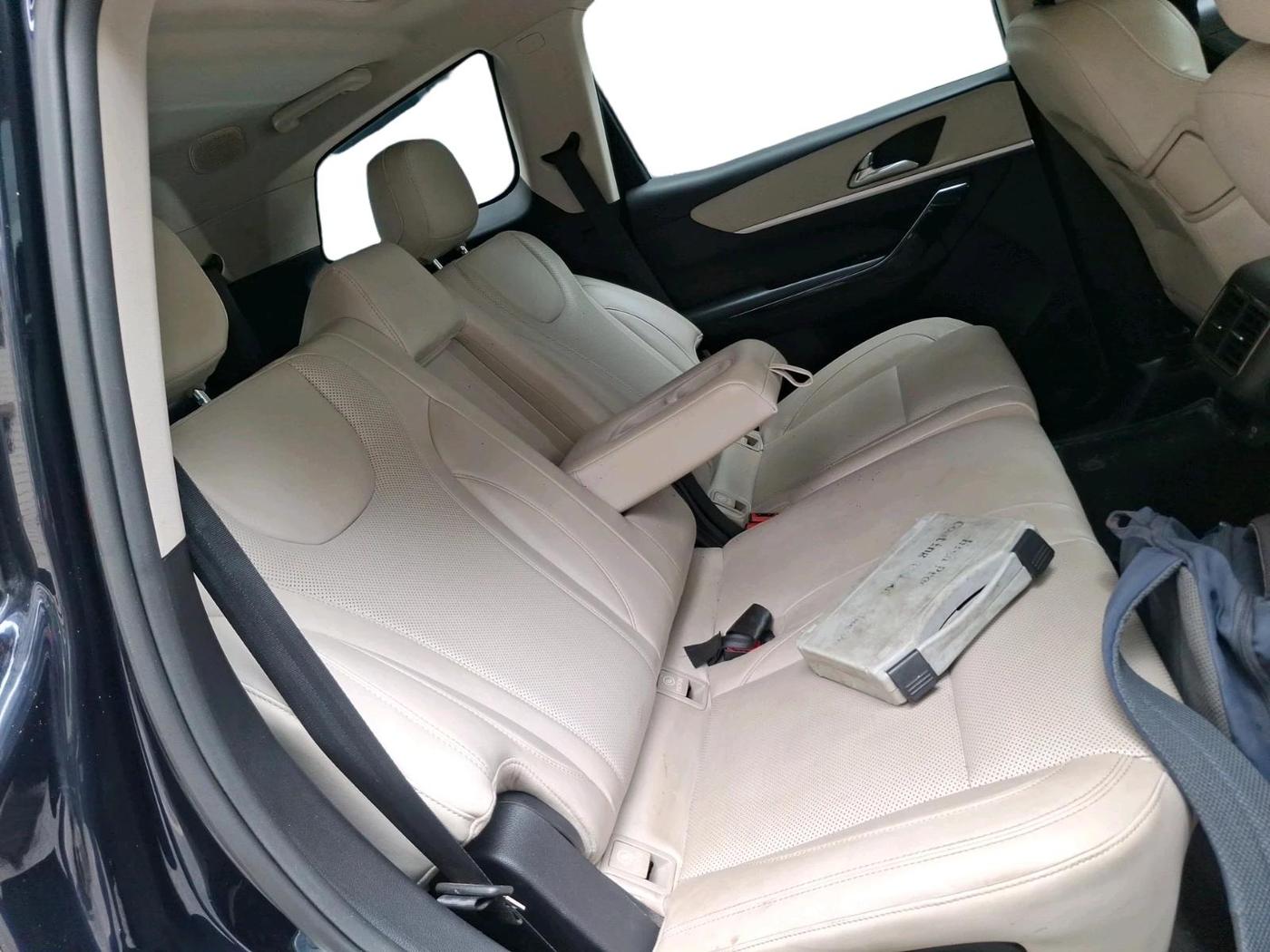 2024 Mahindra XUV700 AX 7 LUXURY D AT 7 STR, Diesel, Automatic, 46,148 km, interior
